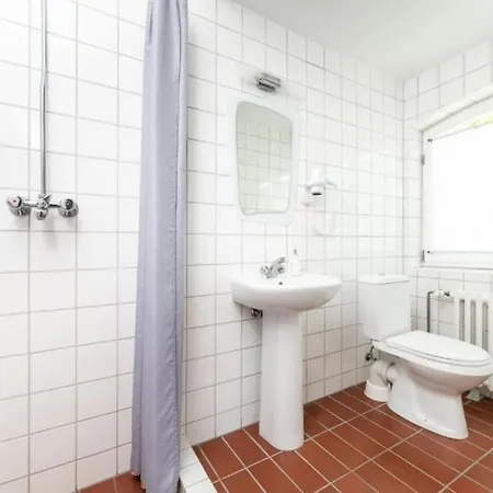 Ernesaks - Private Yard And Grill *