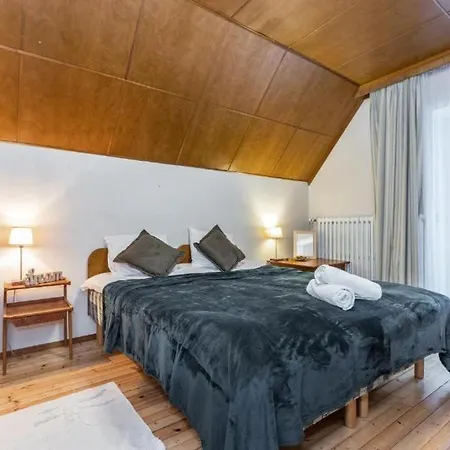 Villa Ernesaks - Private Yard And Grill