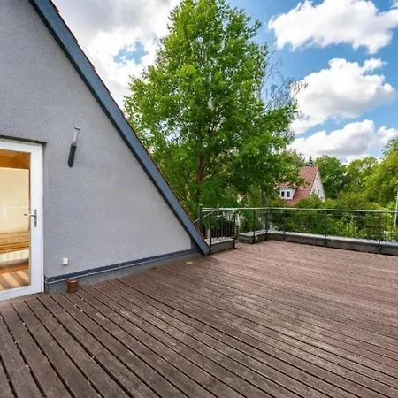 Ernesaks - Private Yard And Grill